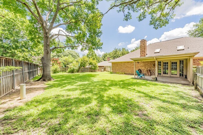 Building Photo - Charming Updated Home on Quiet Cul-de-Sac