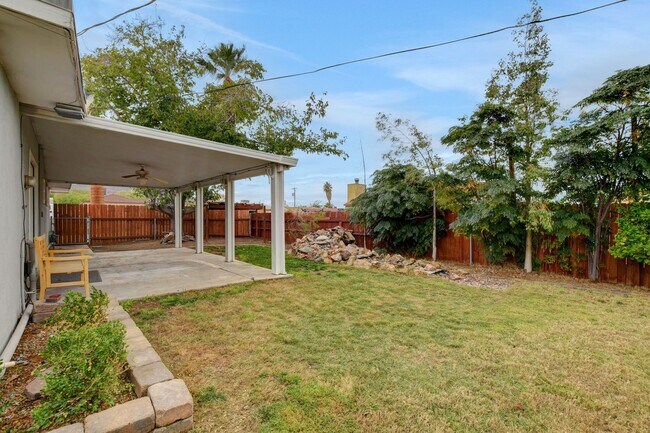 Building Photo - UNIQUE SINGLE FAMILY HOME! - No HOA, Car Lift, RV Parking and Nice Backyard