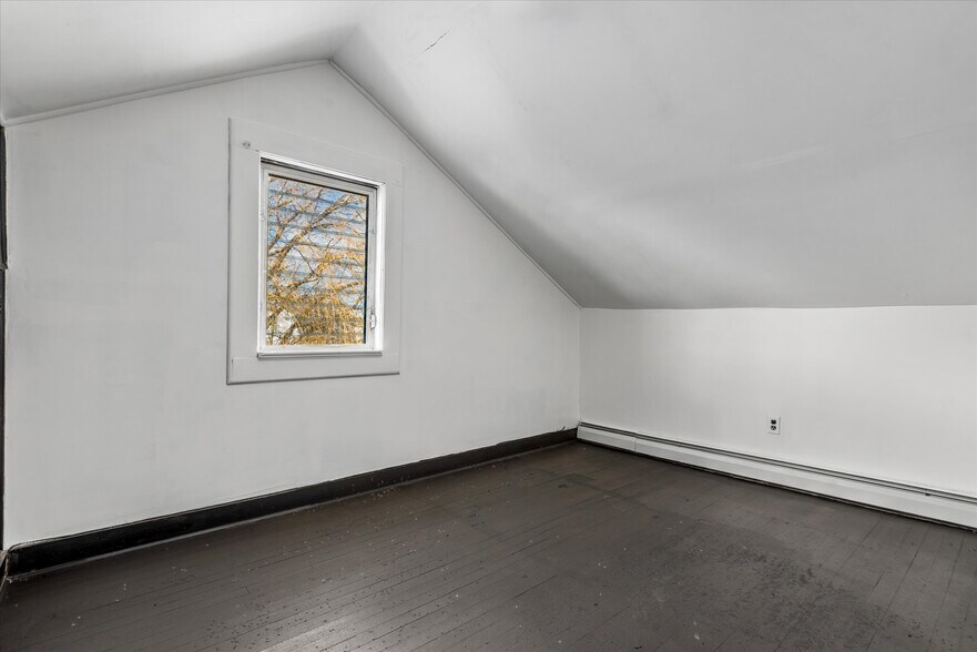 Building Photo - 2 Pirates Cv