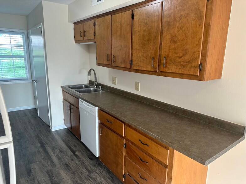Kitchen - 1295 Barnwood Ct