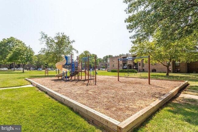 Building Photo - 15 Silverwood Cir