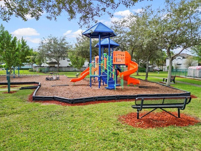 Building Photo - 2467 SE 19th St