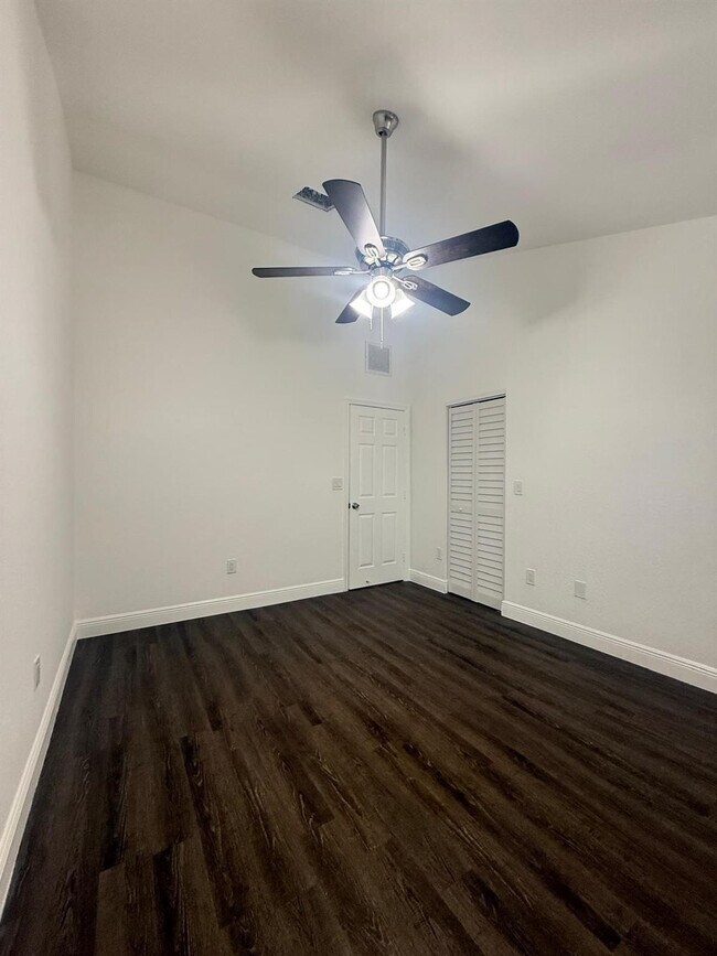 Building Photo - 6615 Winfield Blvd