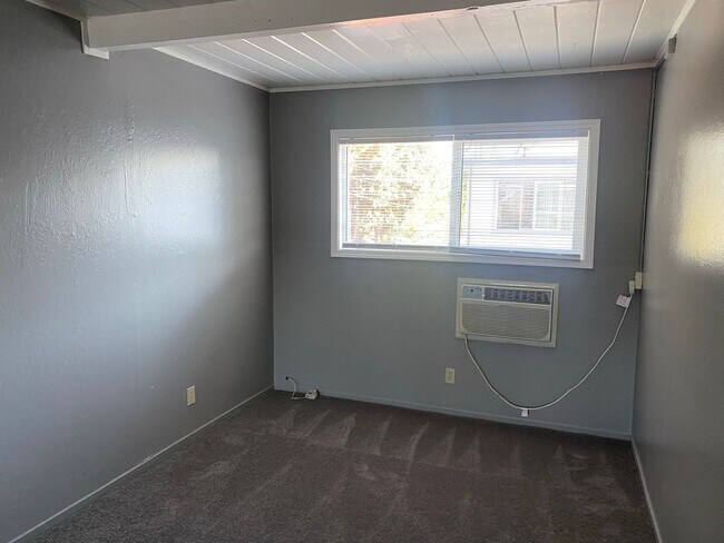 Building Photo - 1475 Marclair Dr