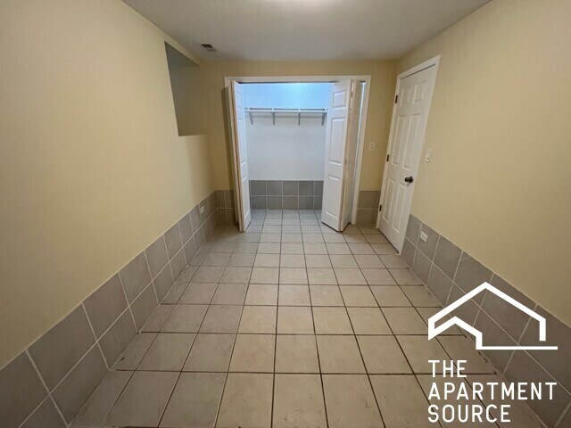 Building Photo - 2300 S Ridgeway Ave