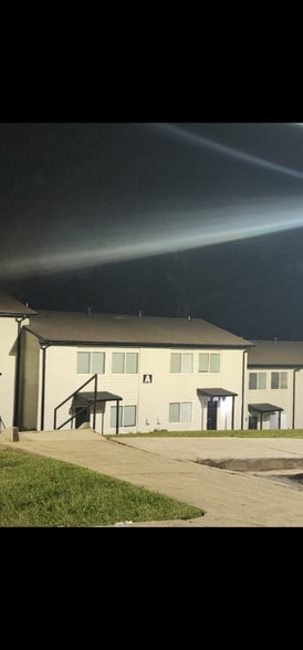 Building Photo - 0 W Lake Ave NW