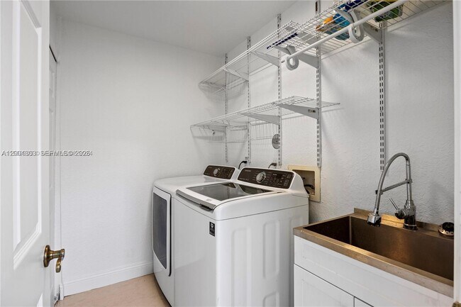 Building Photo - 16449 SW 84th Pl