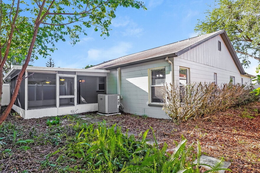 Building Photo - 1909 Chablis Ct