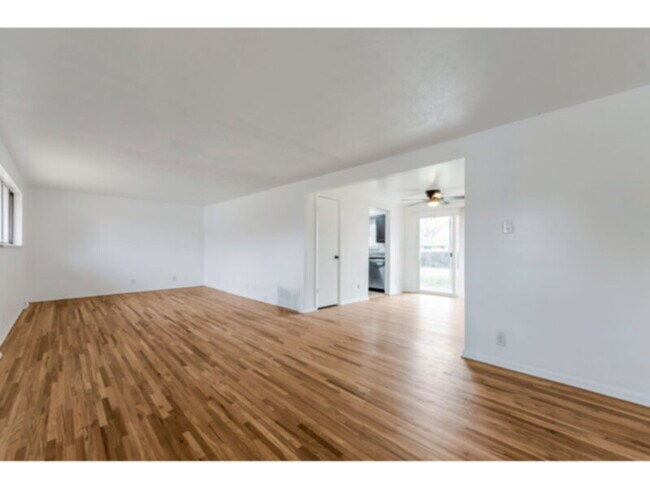 Building Photo - 6113 Holland St