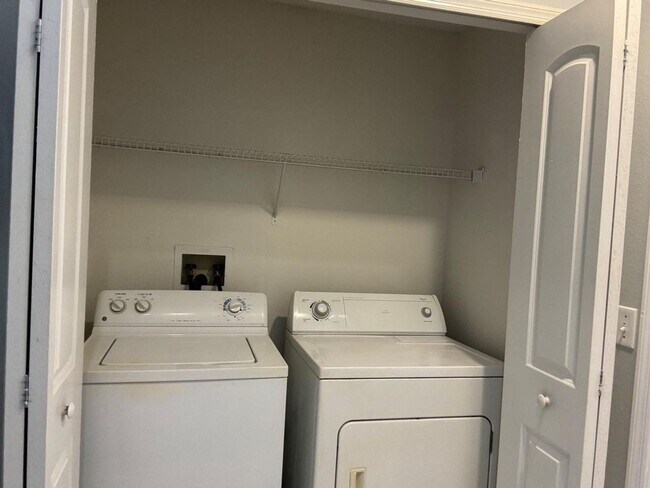 Building Photo - 2 Bedroom 2 Bathroom Condo in Gated Community of Cypress Lakes