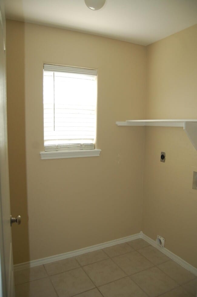 Building Photo - 3222 Monclova Dr