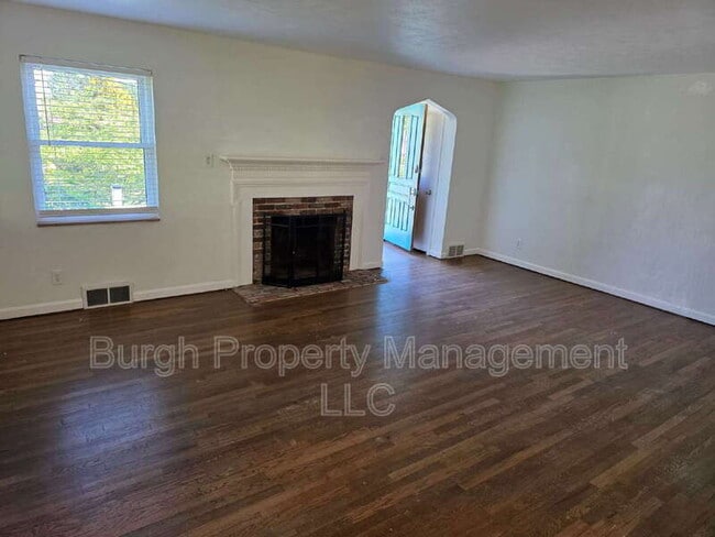 Building Photo - 300 Maxwell Dr