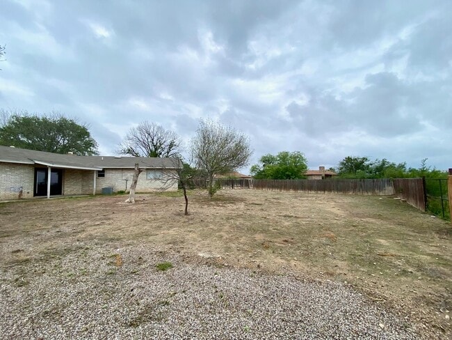 Building Photo - 110 Mariposa Dr