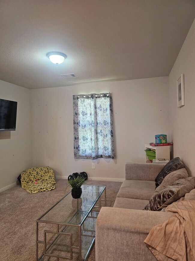 Building Photo - 1010 Cedar Point Dr