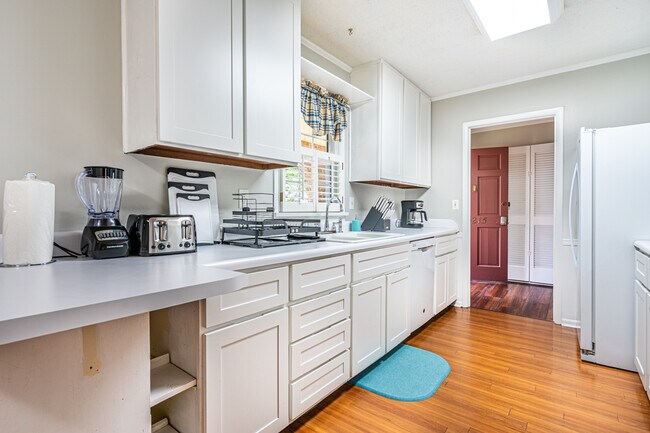 Building Photo - 10215 Melanie Dr SE