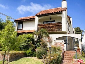 Building Photo - Large Santa Monica Townhouse minutes to th...