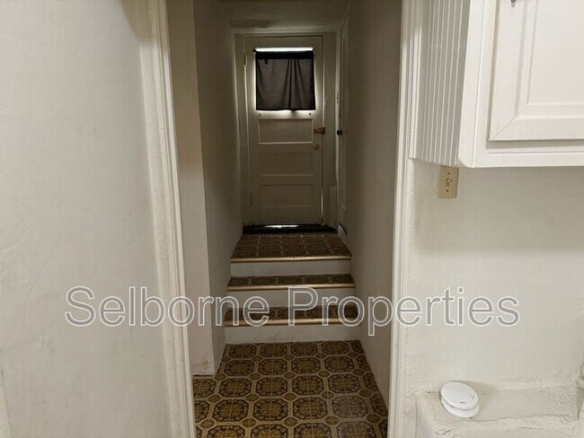 Building Photo - 2609 Ivy Dr