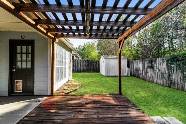 Building Photo - 453 Tocoa Rd