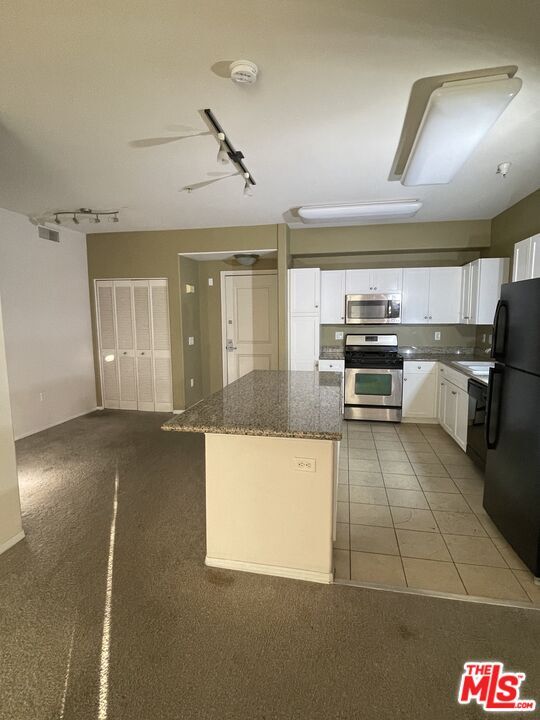 Building Photo - 100 S Alameda St