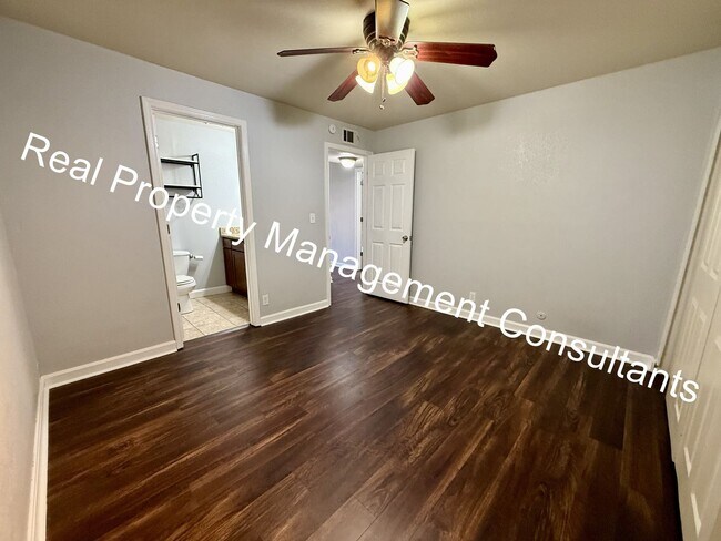 Building Photo - $500 off First Full Months Rent on 2 Bed 2 Bath In West Plaza