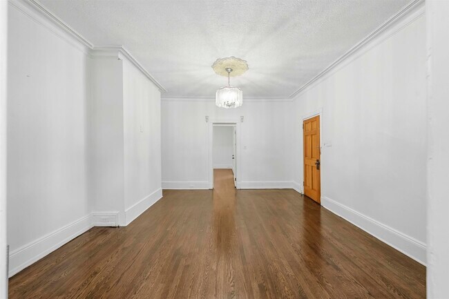 Building Photo - 1307 10th St