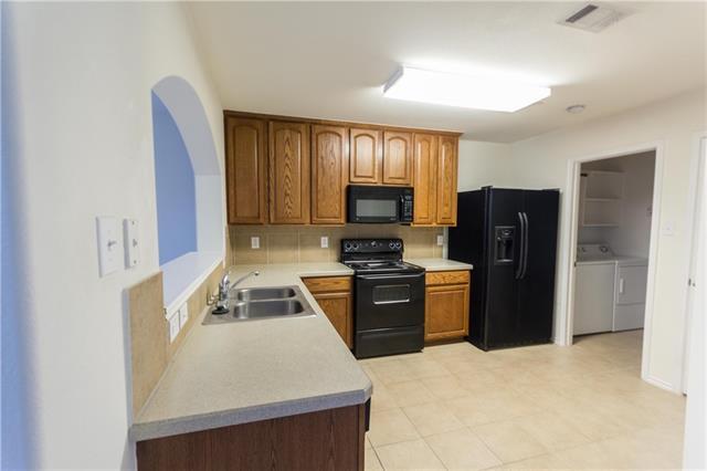 Building Photo - 10371 Darkwood Dr