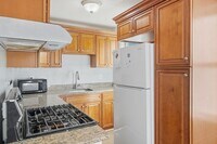 Building Photo - 281 River St