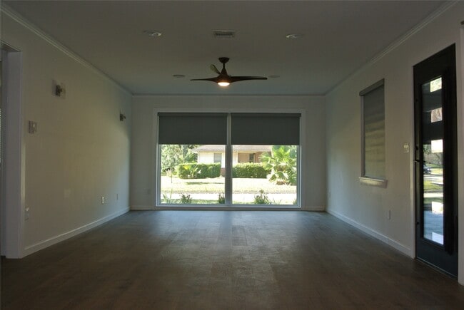 Building Photo - 7911 Greenbush St