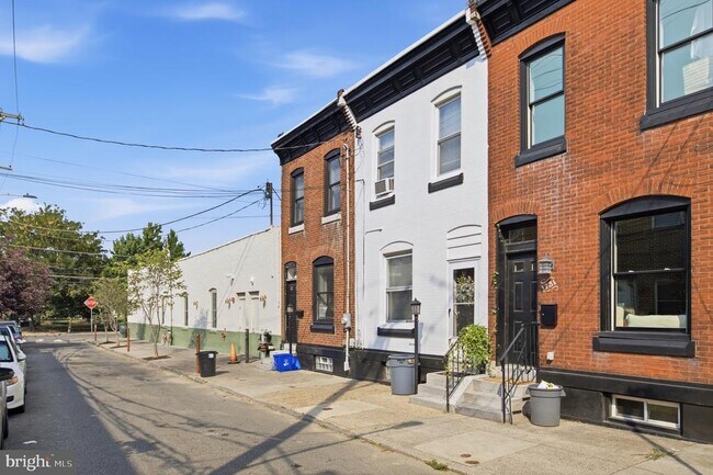 Building Photo - 1733 Blair St