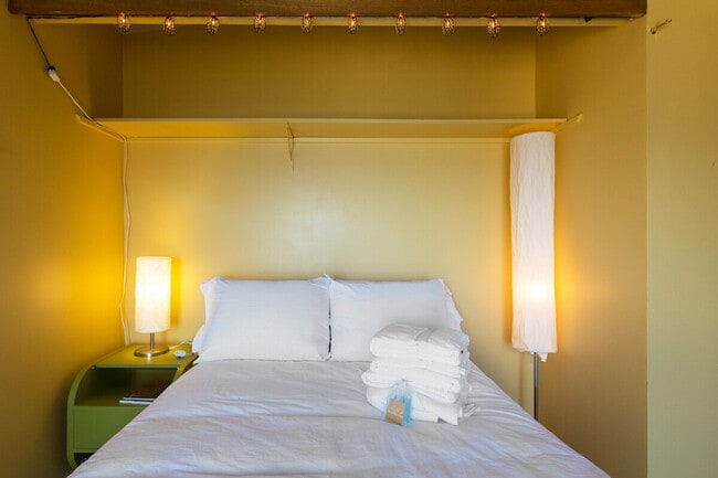 Building Photo - 4905 SW Othello St