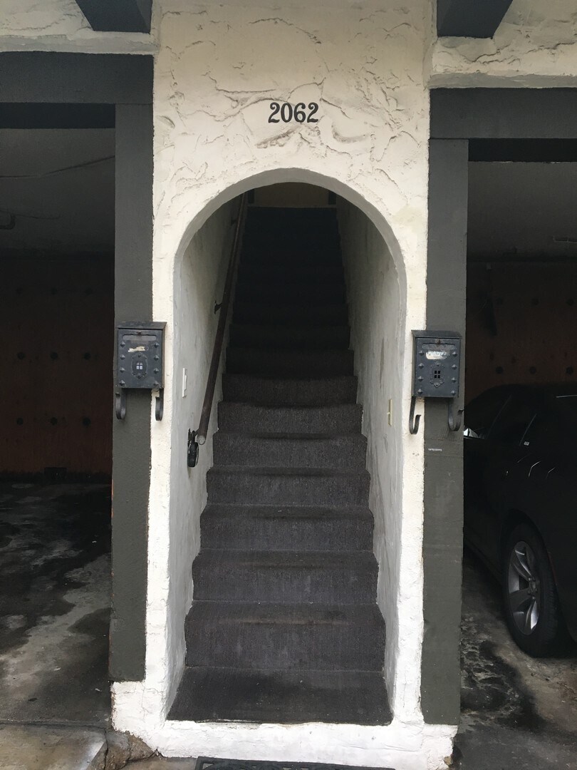 Building Photo - 2062 Argyle Ave