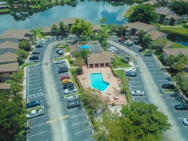Building Photo - 9830 Nob Hill Ln