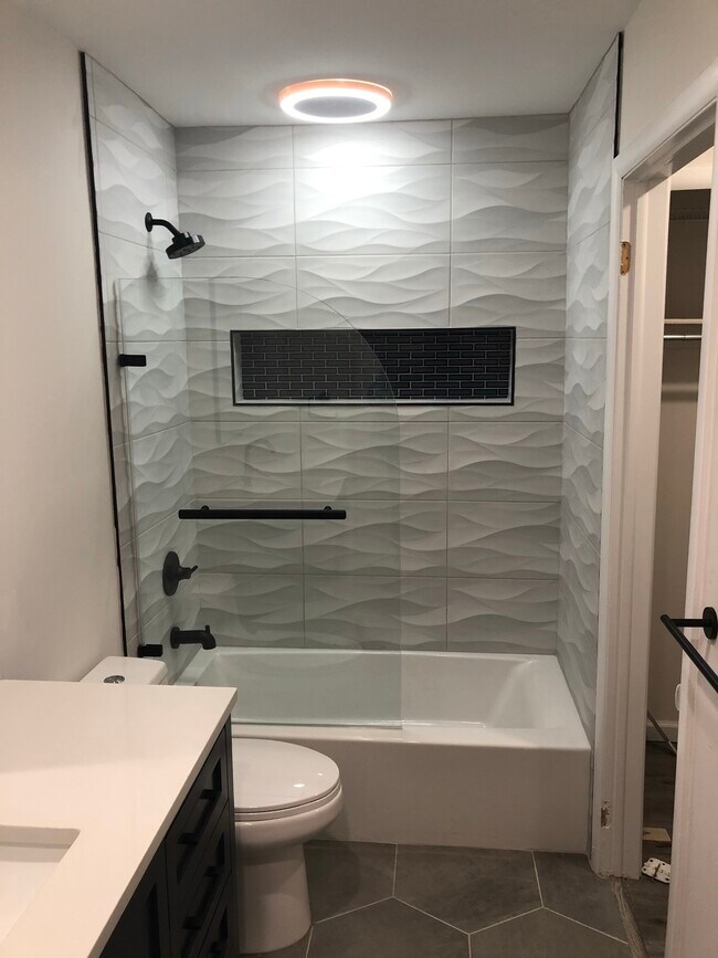 Bath 2 - 605A Cypress Point Cir