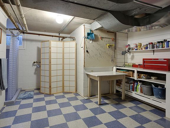 Building Photo - "Charming 3-Bed Home with Granite Elegance...