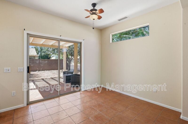 Building Photo - 15893 W Arrowhead Dr