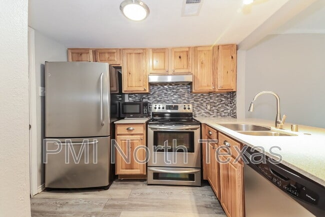 Building Photo - 8400 Hickory St
