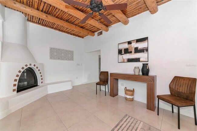Building Photo - 681 Avenida De Mayo
