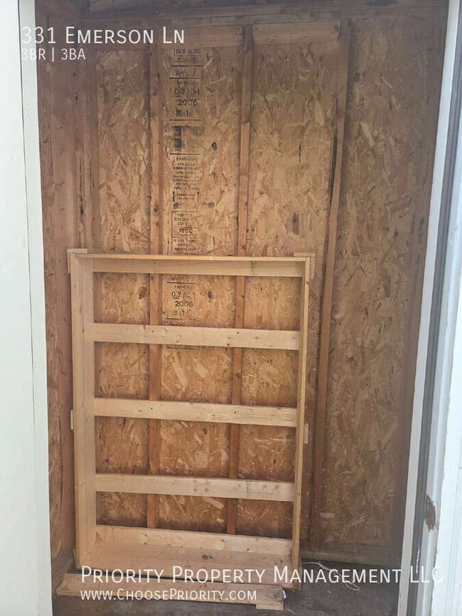 Building Photo - 331 Emerson Ln