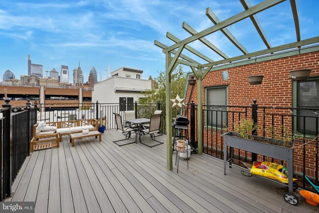 Building Photo - 1731 Bainbridge St