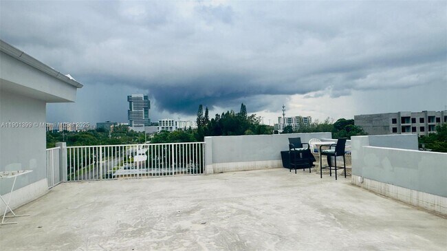 Building Photo - 329 SE 3rd St