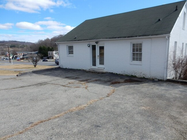 Building Photo - 3 BR home, convenient to Downtown Vinton!