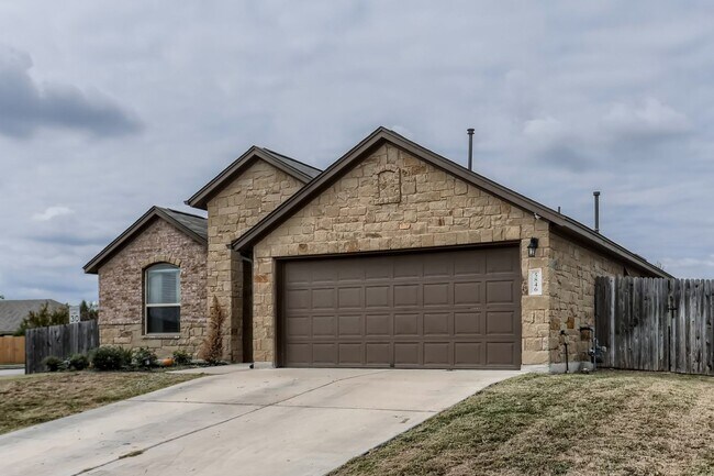 Building Photo - Charming 4BR/2BA One-Level Home with Moder...