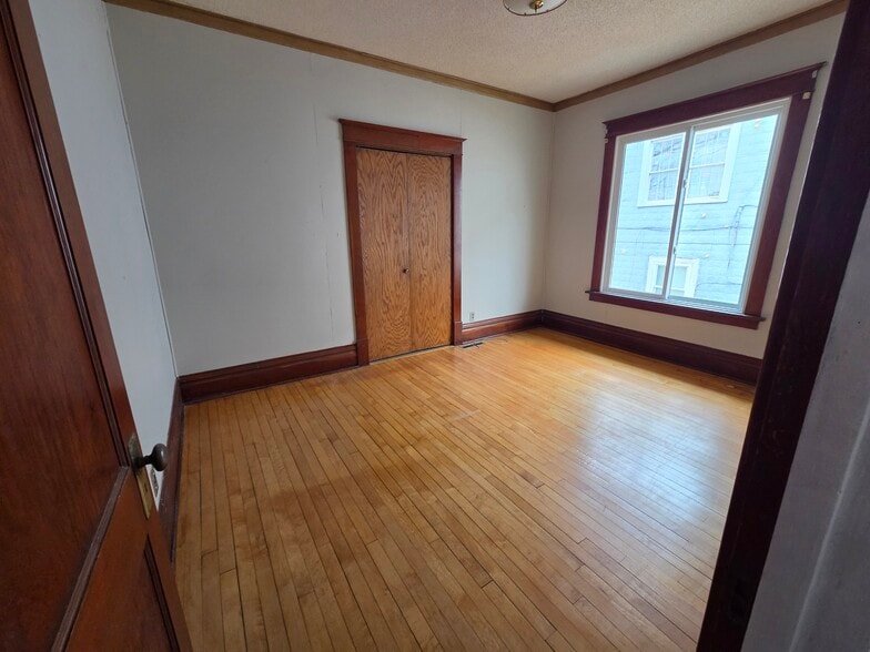 Building Photo - 709 Marshall St
