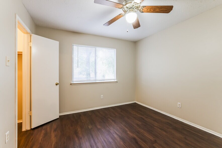 Building Photo - 3810 Village Well Dr
