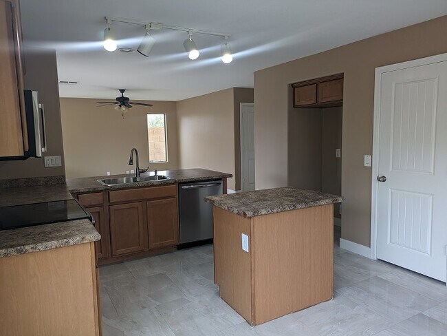 Building Photo - 21023 N Mac Neil St