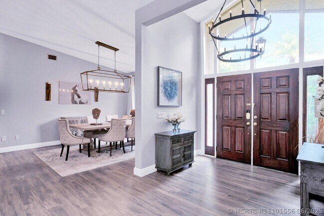 Building Photo - 15835 Meadow Wood Dr
