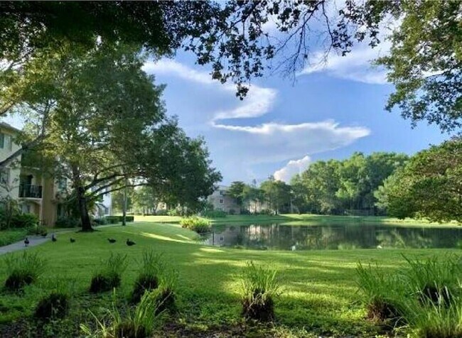 Building Photo - 400 Crestwood Ct N