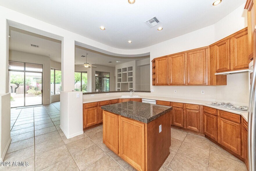 Building Photo - 11473 E Blanche Dr