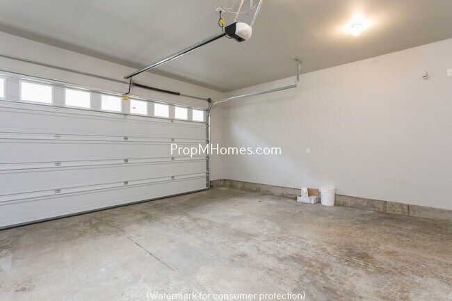 Building Photo - Beautiful Three Bedroom Row Home In Highly Desired Villebois Community!