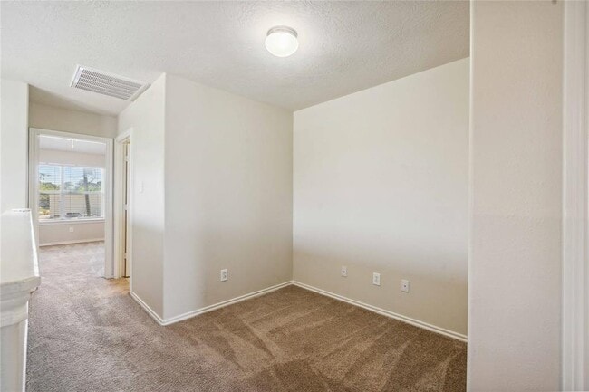 Building Photo - 201 Drake Run Ln